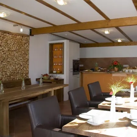 Gaestehaus Huber * אימנשטאדט אם בודנזה